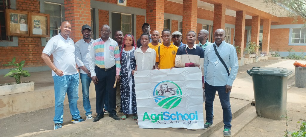 Hope Land Congo Honore Ses Engagements, Une Promesse Tenue pour les Jeunes Talents du Secteur Agricole à&nbsp;Kisantu